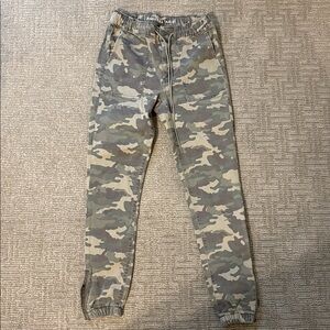 American Eagle Camo High Rise Jogger Pants Women’s 6